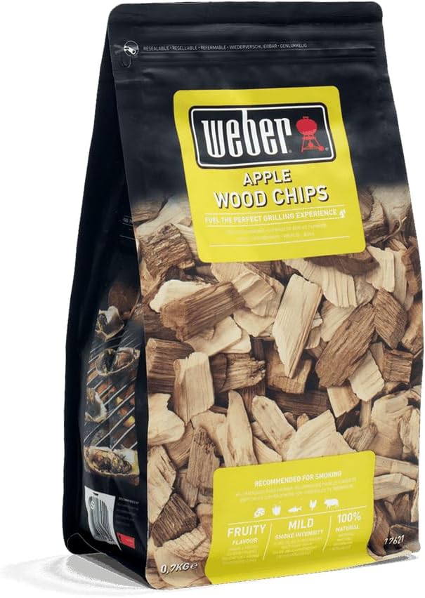 Weber Apple Wood Chips (700 g Package) – Delicate Flavor, Ideal for