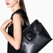1758497083_Armani-Exchange-Essential-Susy-Square-Logo-Acquistare-S-Donna-600x921